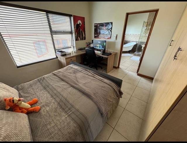 4 BEDROOM HOUSE FOR SALE IN GLEN ERASMIA